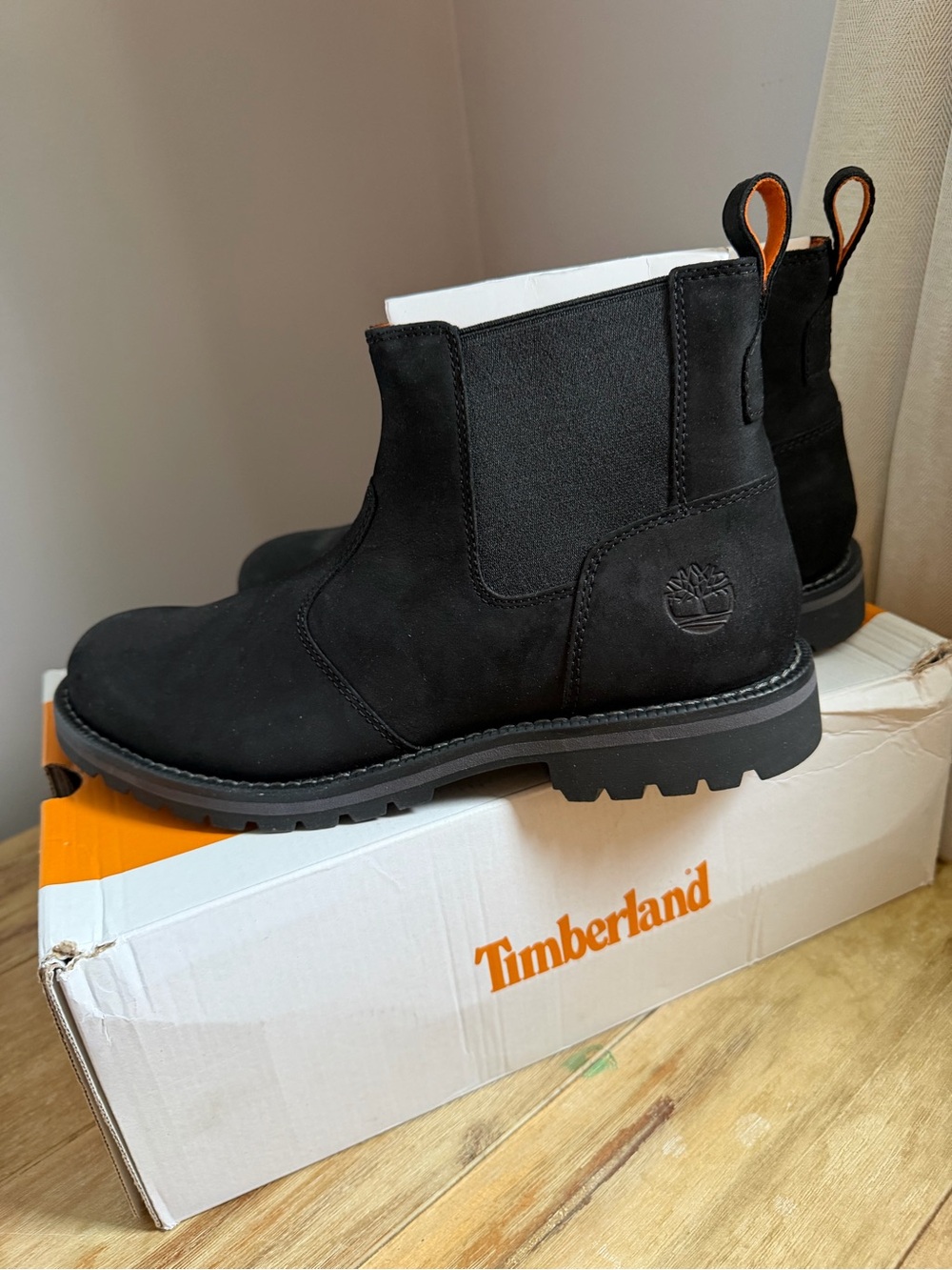 Timberland Men's Black Leather Chukka Boots with Orange Pull Tabs - Picture 8 of 9